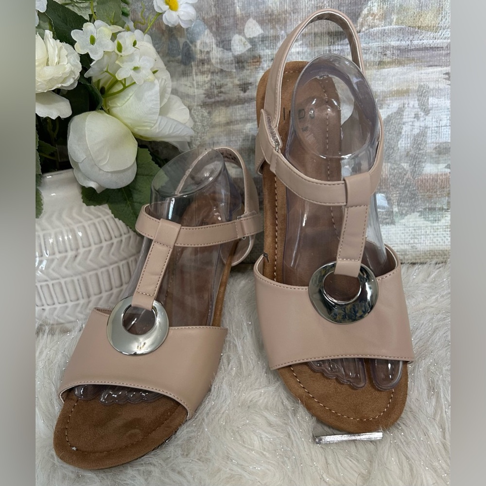 NEW Impo T-Strap Sandals with Silver Ring - Blush Tan. Size 11W